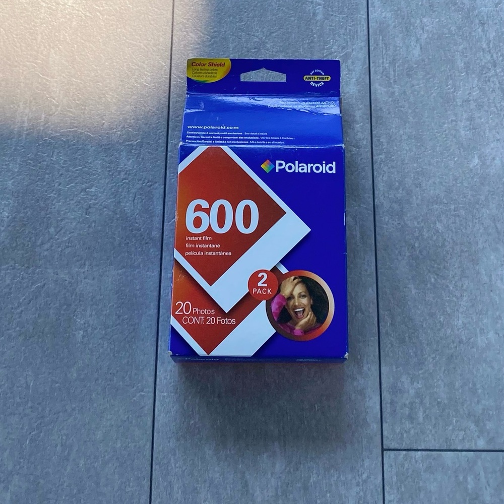 Polaroid 600 Film Pack - Red and Blue